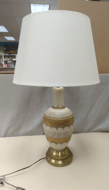 Lava Lamps for Pop - Up Food Festivals to Attract VisitorsCREAM/GOLD ORNATE LAMP