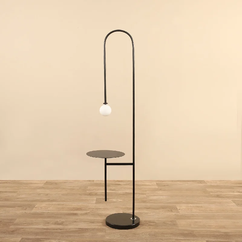 Victorian Style Floor Lamp for Traditional and Elegant InteriorsFloor Lamp