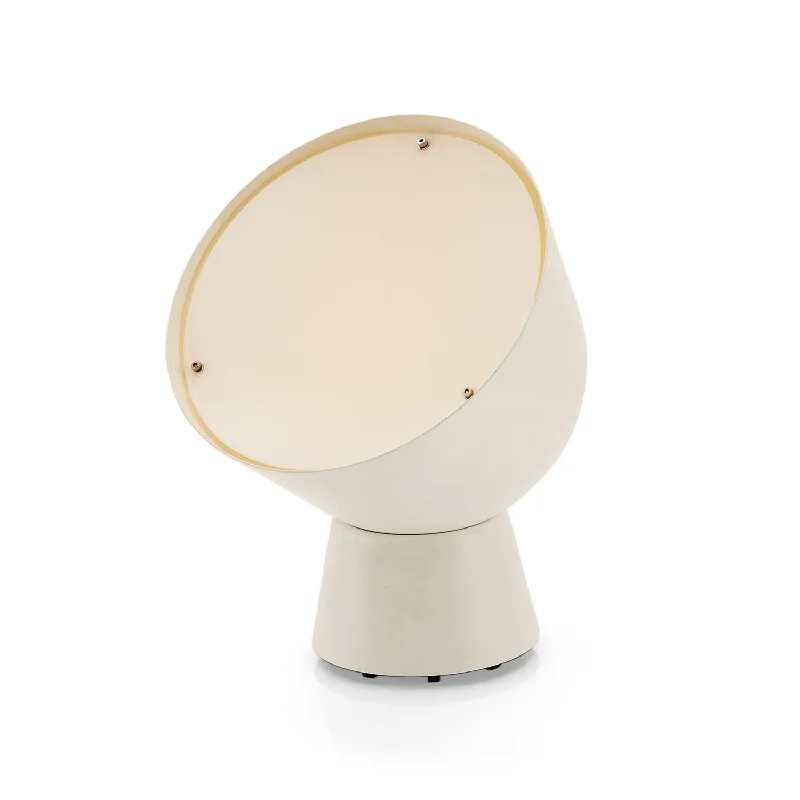 Victorian Style Floor Lamp for Traditional and Elegant InteriorsWhite Wide Modern Spotlight Lamp