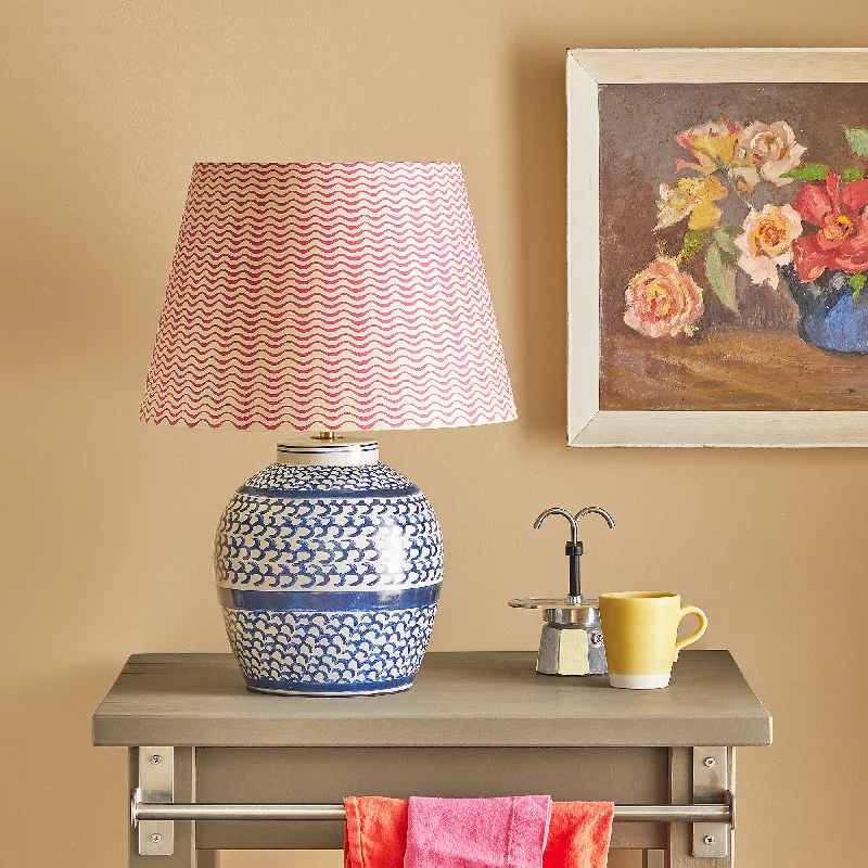 marble table lamps with a luxurious veined pattern for high end decorGulliver table lamp in blue and white
